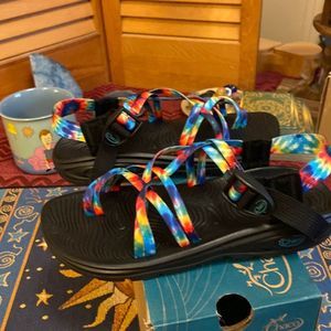 Chaco tye dye colors size 8